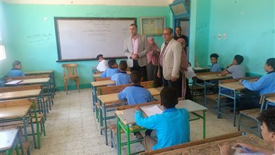 تعليم السويس تحيل مدير مدرسة و5 معلمين للتحقيق بسبب الإهمال