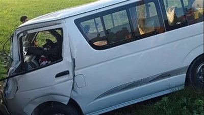 إصابة 12 شخصًا في انقلاب ميكروباص بالبحيرة