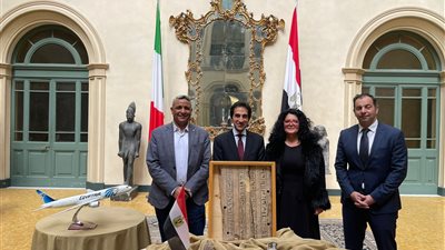 مصر للطيران تعيد شحنة آثار مهربة على رحلتها القادمة من روما بالمجان 