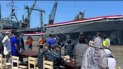 بدء إجلاء المصريين العالقين في ميناء بورتسودان بواسطة سفينة حربية مصرية | بث مباشر