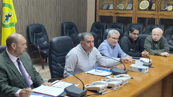 جانب من اجتماع المحافظ