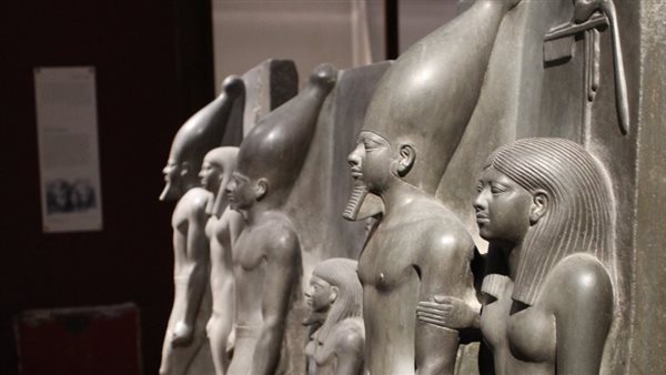 تماثيل ثالوث الملك