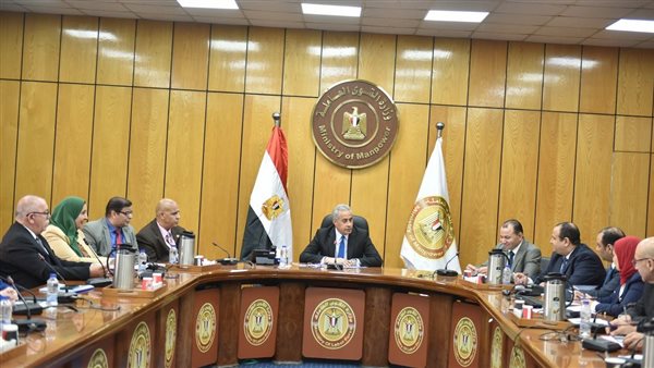 اجتماع وزير القوى