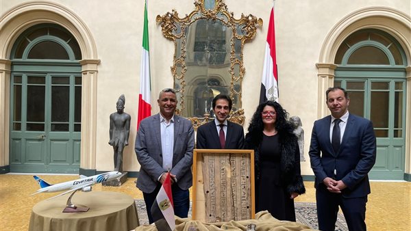 مصر للطيران تنقل