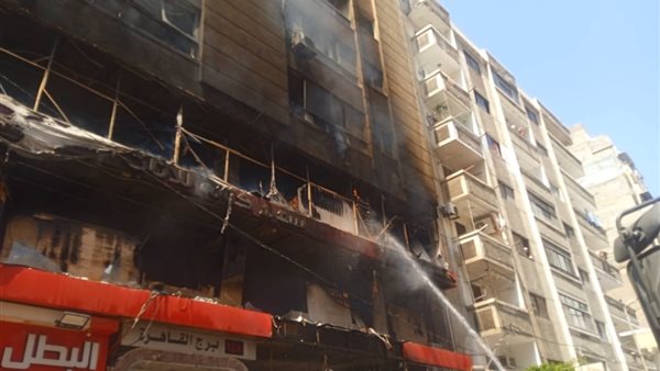 حريق يلتهم معرض للأثاث