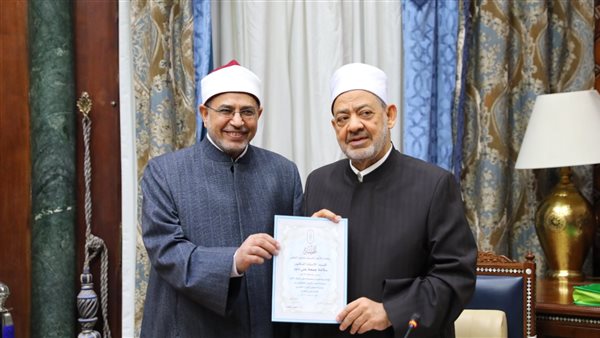 الإمام الأكبر يكرم