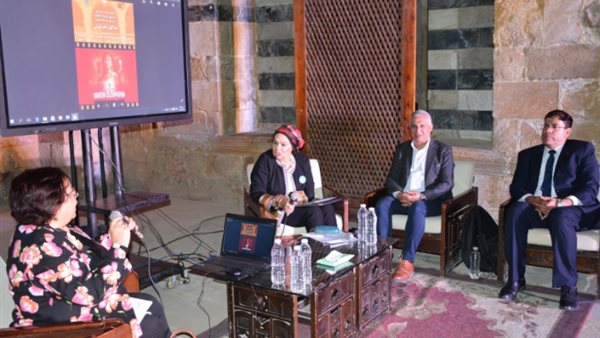 صالون نفرتيتي