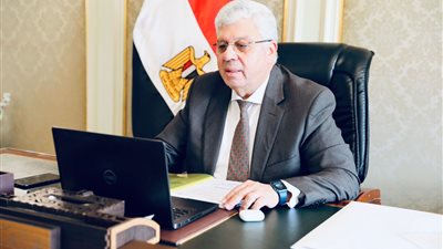 التعليم العالي: معهد أمراض العيون ينظم ندوة عن تصحيح أخطاء انكسار الضوء بالعين