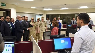 مدبولي يتابع توافر تجهيزات أداء الأعمال بمقر وزارة الإسكان بالعاصمة الإدارية