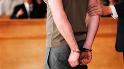 جريمة في عز النهار| زوج يعتدي على زوجته بـ3 طعنات في المنيا.. وشاهد عيان يروي التفاصيل 