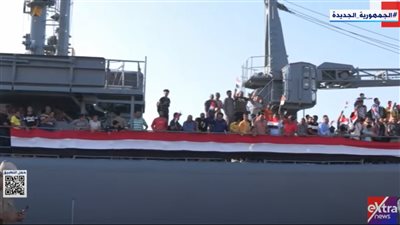 وصول العالقين المصريين وجنسيات أخرى من ميناء بورتسودان بواسطة سفينة بحرية مصرية