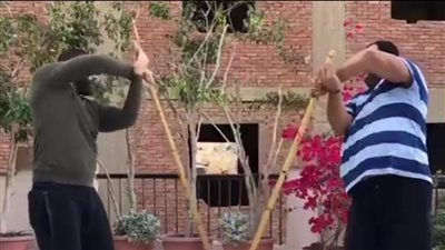 بالعصا.. عمرو يوسف ينشر مشاجرة تجمعه مع محمد ممدوح تزامنًا مع عيد ميلاده