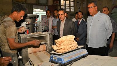محافظ الغربية يفاجئ مخابز كفر الزيات بجولة تفقدية ويتابع توريد القمح ومحطات الوقود