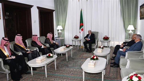 الرئيس الجزائري ووزير