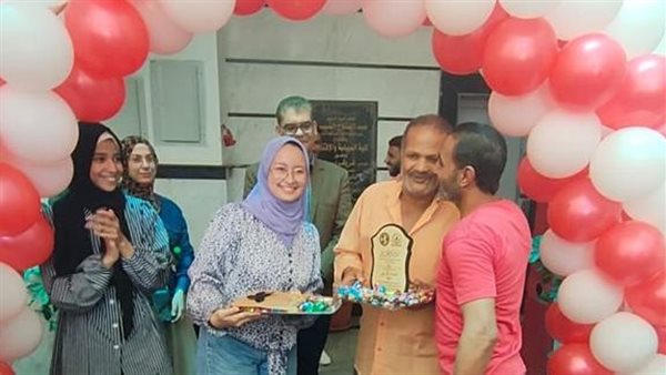 ممر شرفي لعامل بكلية