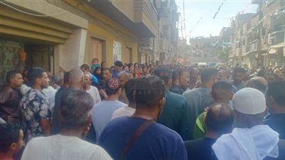  الكل بيبكي ويدعيله.. المئات يشيعون جنازة نائب الغلابة محمود بكري بمسقط رأسه بقنا