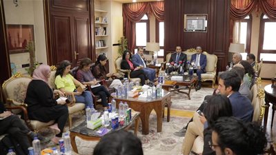 إدارة الحوار الوطني تعقد لقاء مع ممثلي أبرز وسائل الإعلام الأجنبية والعربية 