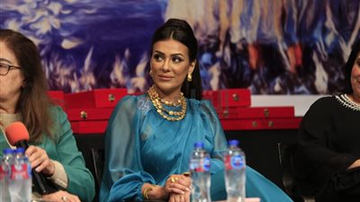 إنجي المقدم: قلة المكياج في التمثيل بتريحنا.. وبستغرب إزاي ممثلة نايمة وحاطة رموش