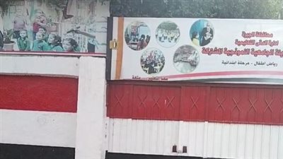 قلق وترقب بين طلاب الصف الثاني الإعدادي قبل دخول لجان امتحان الهندسة بالجيزة| بث مباشر 