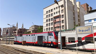 وزير النقل يعلن دخول برج إشارات أبوتشت للخدمة ضمن أعمال تطوير خط أسيوط نجع حمادي 