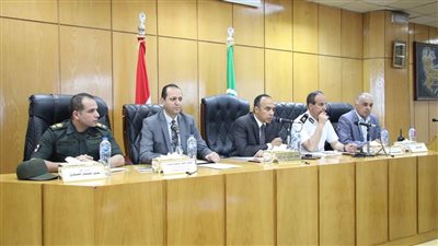 نائب محافظ المنيا يبحث تقنين عدد من أراضي أملاك الدولة خلال اجتماع لجنة البت