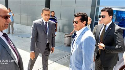 وزير الرياضة يصل مدينة الغردقة ويشارك في برنامج الشباب YLY | صور