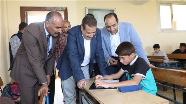 محافظ المنوفية داخل