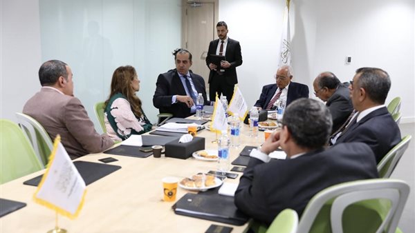 جانب من اجتماع المحور