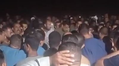 قتلتها لسرقة قرطها الذهبي.. المئات يشيعون جنازة صغيرة ضحية جارتها في قنا | بث مباشر