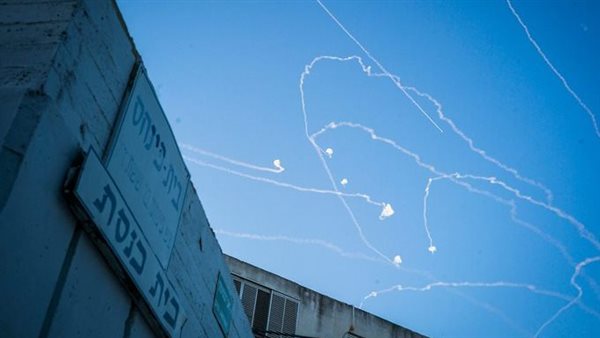 اطلاق عدد من الصواريخ