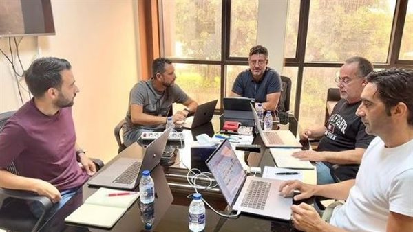 فيتوريا خلال اجتماعه