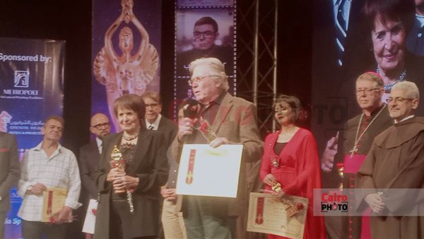 حسين فهمي وسميرة