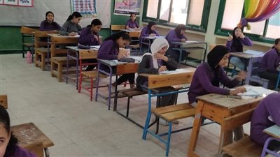 مدير تعليم القاهرة يتابع سير أعمال امتحانات طلاب النقل | صور 