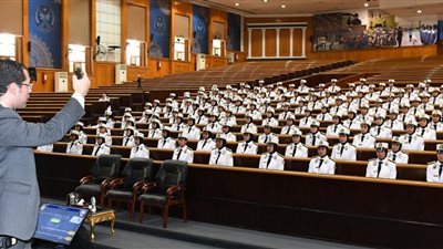 أكاديمية الشرطة تستضيف دورة تدريبية لمكافحة العنف ضد المرأة | صور