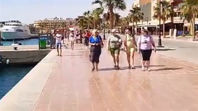 رواج في الرحلات البحرية.. إقبال السائحين على مارينا اليخوت بالغردقة| بث مباشر