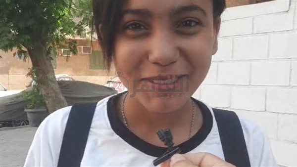 طالبة بالصف الأول