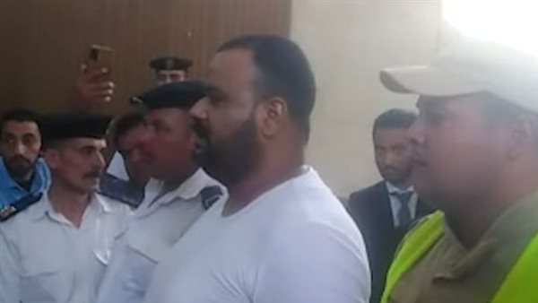 المتهم أثناء مثوله