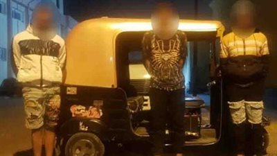 أحدهم جالس على سطح التوك توك.. ضبط 3 متهمين بتعرض حياتهم للخطر 