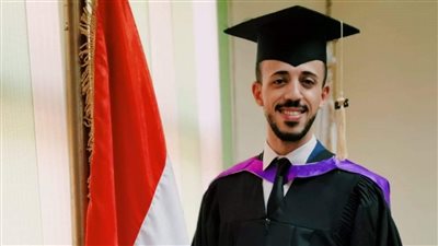 قصة نجاح.. الدكتور صلاح محمد من دبلوم تمريض للتدريس في الجامعة البريطانية