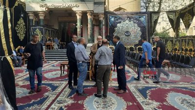 اكتمال التجهيزات النهائية لـ عزاء الكاتب الصحفي الراحل محمود بكري بمسجد عمر مكرم