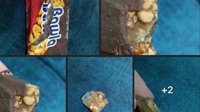 طبيبة تحاليل تشكو من وجود قطع زجاج بنوع شوكولاتة شهير: الشركة علمت بالواقعة ولم تستجب