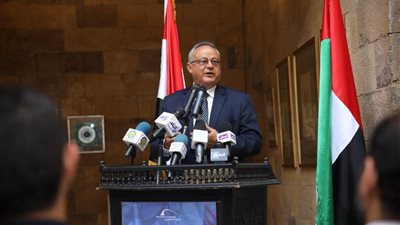 مدير مكتبة الإسكندرية يفتتح معرض نقوش معاصرة بمشاركة سفيرة الثقافة العربية