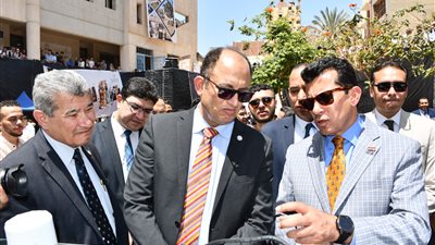 وزير الشباب ورئيس جامعة حلوان يشهدان انطلاق أكبر مسابقة هندسية بالجامعات المصرية 