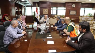محافظ بني سويف يجتمع بجهاز التعمير وشركة المقاولون لإعادة إنشاء معرض شباب مصر 