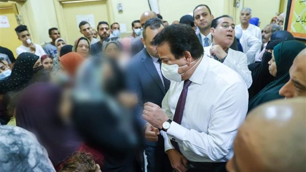 وزير الصحة خلال زيارة