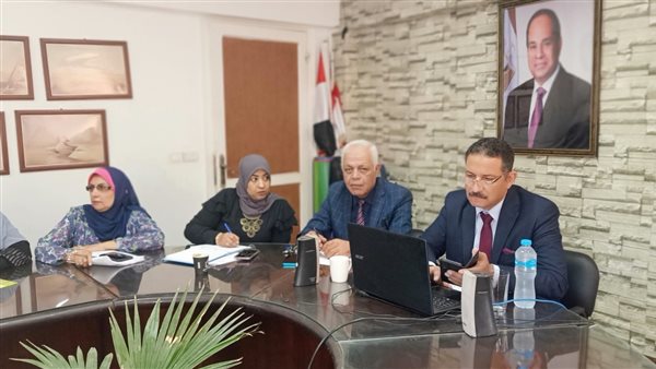 جانب من متابعة الامتحانات