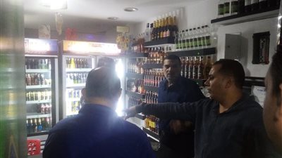 غلق وتشميع محل خمور سكارا جولد بحي الزيتون | صور