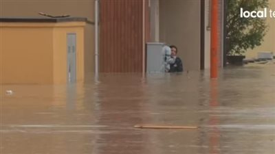 سباحة لمحاولة النجاة.. شوارع إيطاليا وكرواتيا تتحول لبحار بسبب الفيضانات