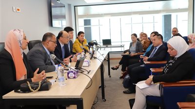 نائب رئيس جامعة عين شمس يلتقي وفد جامعة فودان الصينية