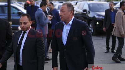  بحضور جمال مبارك ومحمود الخطيب.. بدء عزاء أحمد أبو العنين بمسجد الشرطة | بث مباشر